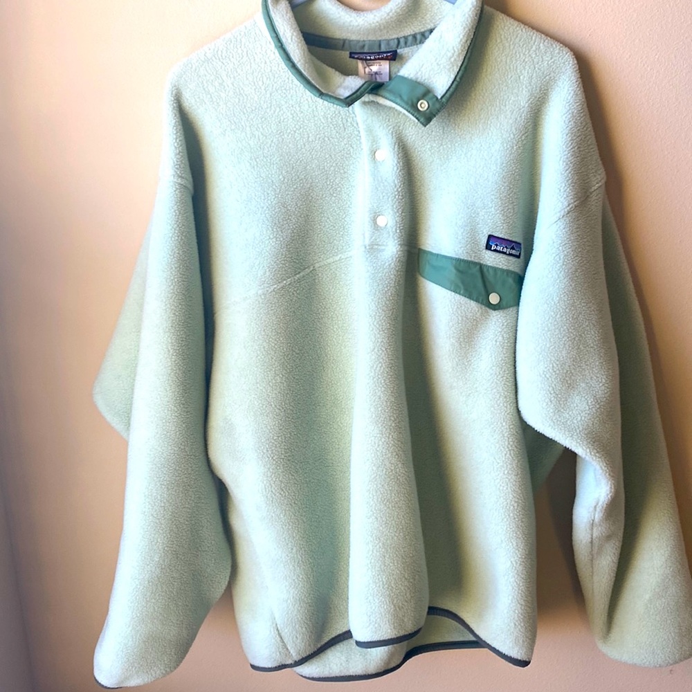 Large patagonia pullover